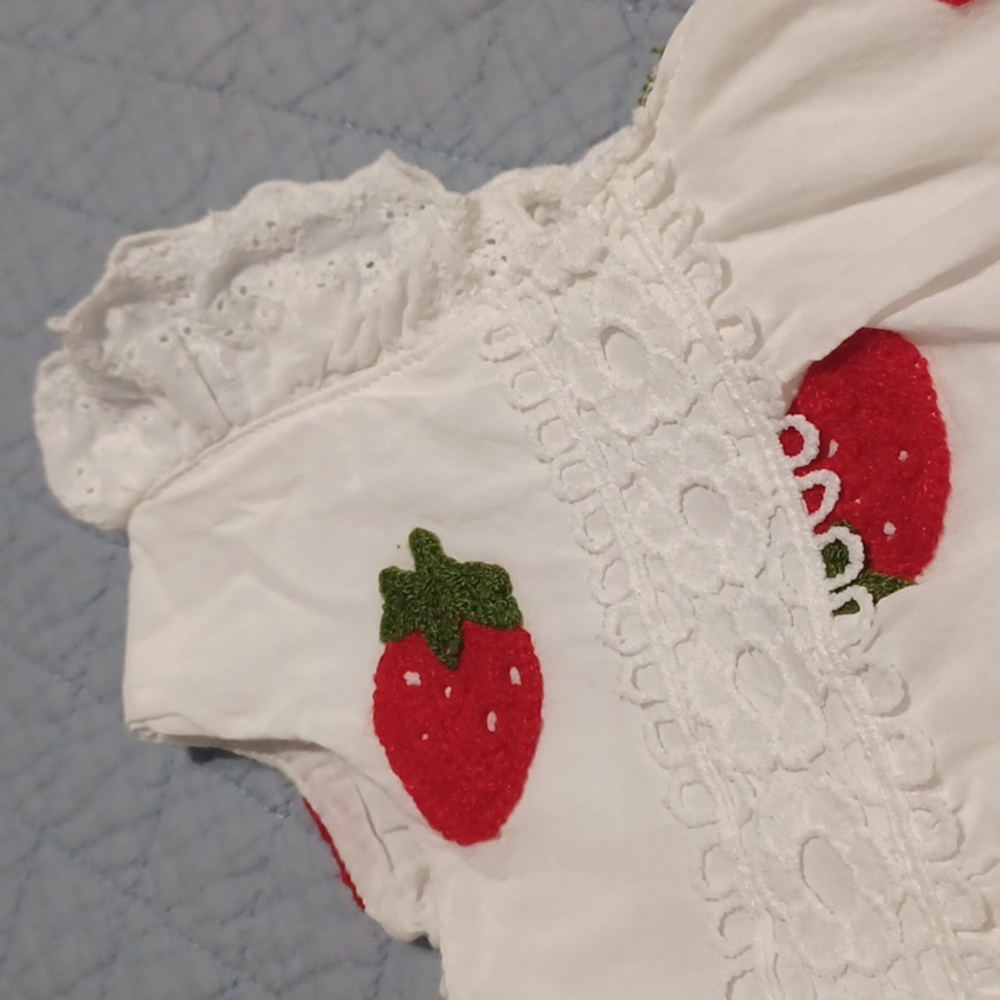 White Dress with Embroidered Strawberrys Girls 4t - 5t size 120 Cottagecore Lace
